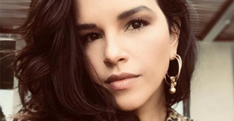 Mariana Rios sofre com invasão de baratas em seu apartamento