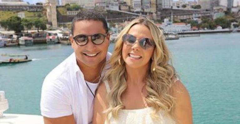 Carla Perez encanta ao reunir a família em novas fotos