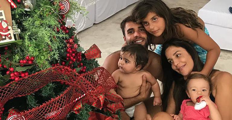 Ivete Sangalo surge com os três filhos em foto de Natal