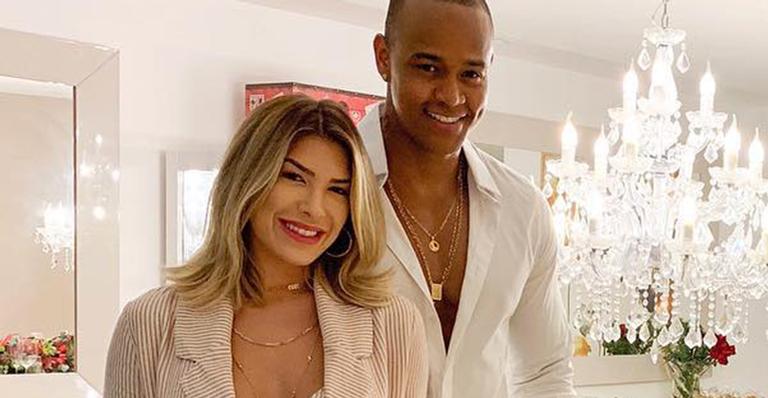 Leo Santana comemora dois anos com Lorena Improta: “Abençoados por Deus”