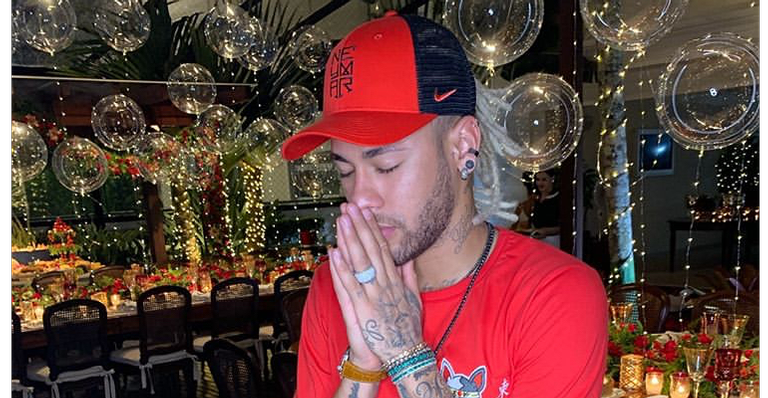 Neymar celebra o Natal ao lado dos amigos e agradece: “Obrigado, Jesus”