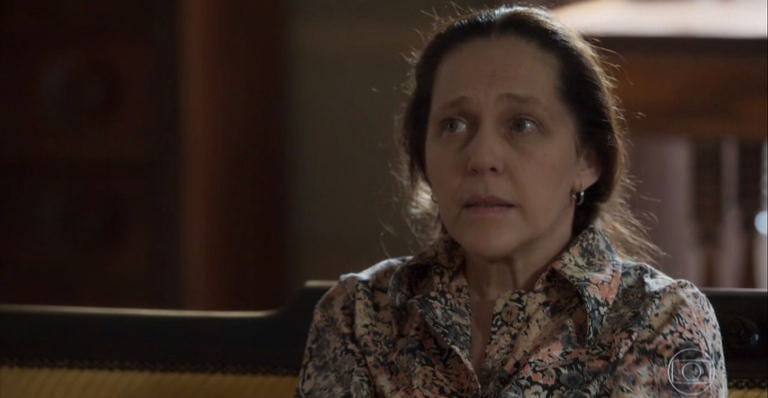 Direto de ‘O Sétimo Guardião’: Judith engana Valentina e garante seu emprego no casarão!