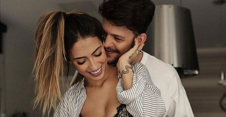 No dia de seu aniversário, Saulo Poncio revela o nome do filho com Gabi Brandt: ‘Começo de uma vida nova’