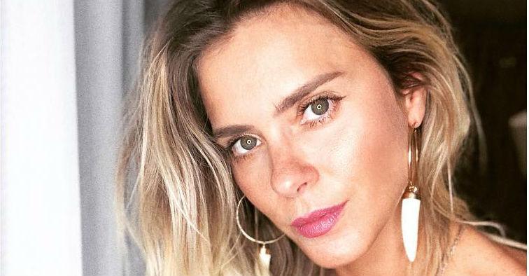 Carolina Dieckmann reclama de saudades em foto nas redes sociais e comove fãs