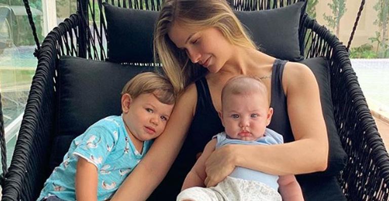 Andressa Suita flagra os filhos, Gabriel e Samuel, em momento carinhoso e se derrete: ”Definição de amor”