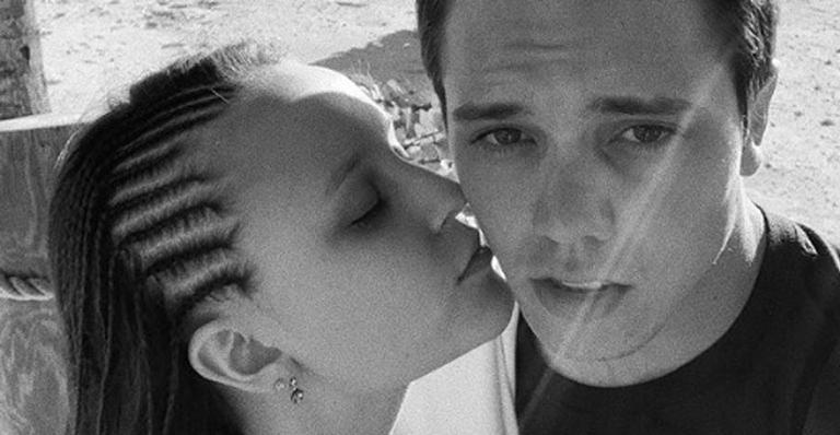 Larissa Manoela completa 18 anos e ganha mensagem especial de Leo Cidade: ”Menina que, por onde passa, encanta”