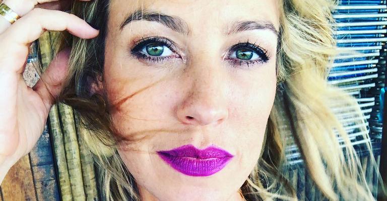 Luana Piovani surge ao lado de ‘noivas’ em Portugal: “Carnaval é isso”