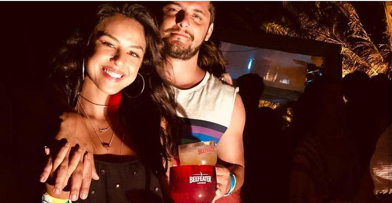 Em Fernando de Noronha, Gissoni e Lavigne celebram o amor: “É colorido”