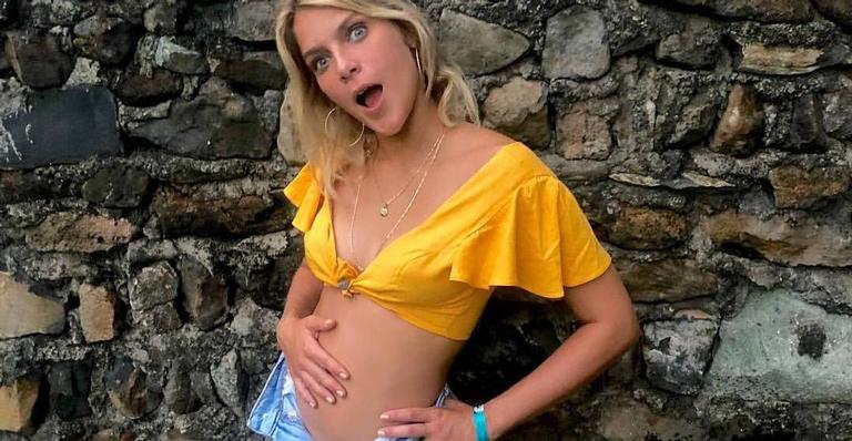 Isabella Santoni compartilha clique pós feijoada e assusta fãs