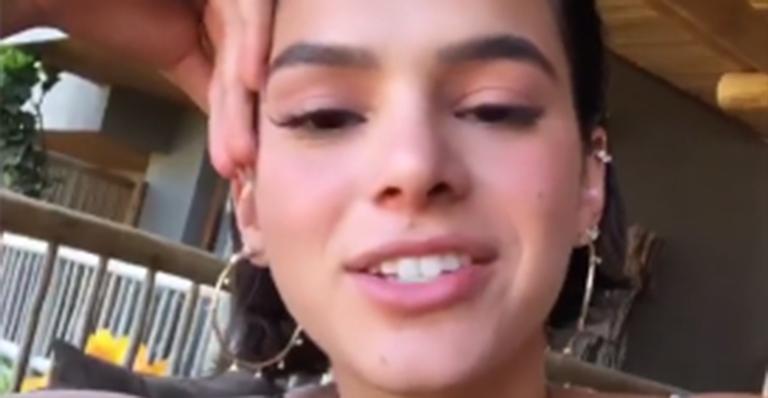 Soltinha, Bruna Marquezine causa em festa pré-virada em Noronha