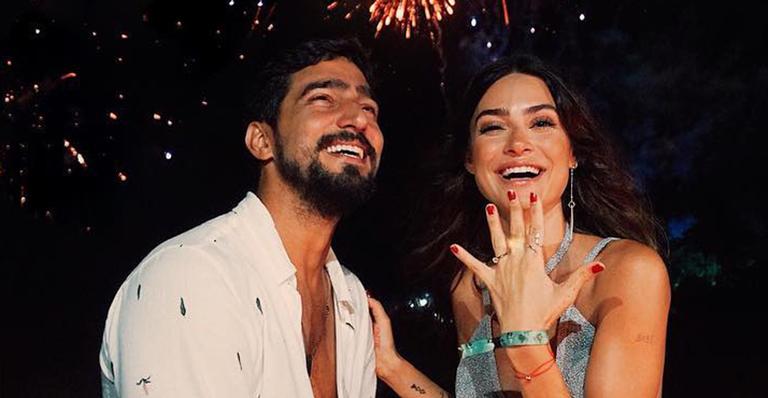 Noivos! Thaila Ayala aceita o pedido de casamento de Renato Góes