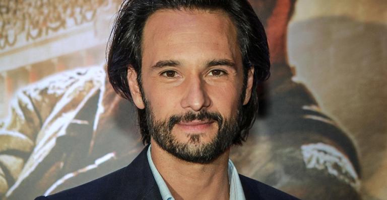 Rodrigo Santoro faz rara aparição com a mulher, Mel Fronckowiak