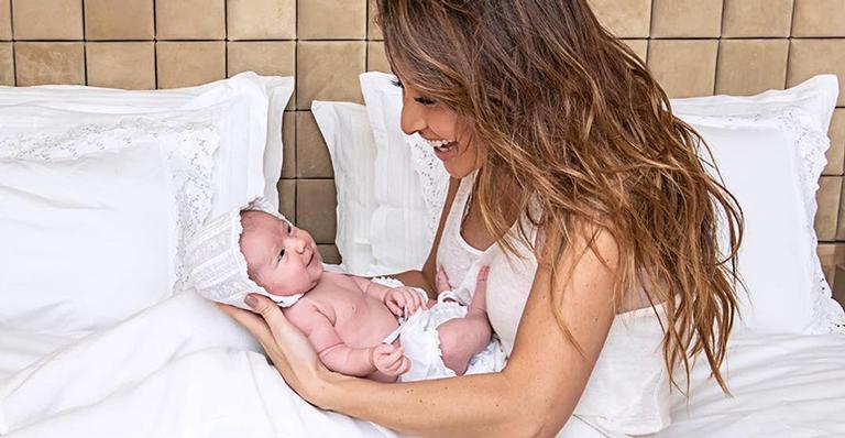 Sabrina Sato se derrete por Zoe com look de oncinha na virada do ano