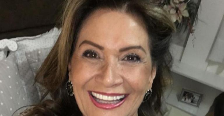 Aos 72 anos, ex-BBB, Ieda Wobeto posa de biquíni e deixa fãs perplexos