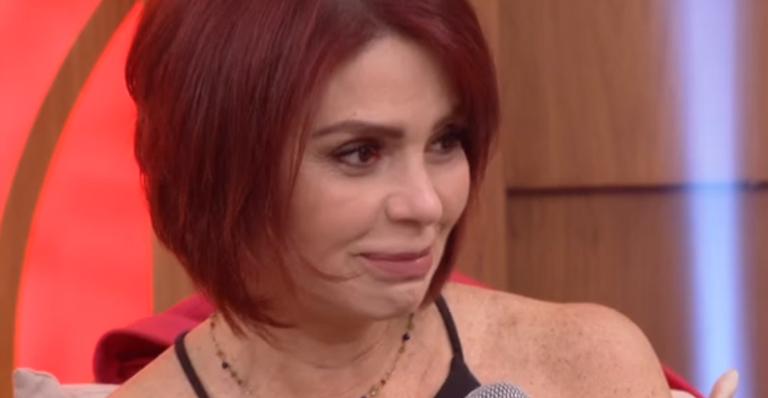 Aos 61, Françoise Forton quebra o protocolo no Encontro e pede ajuda para conhecer família do pai