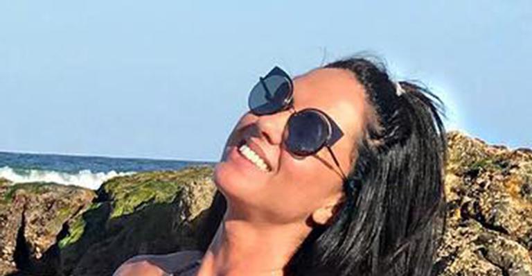 Graciele Lacerda se equilibra em pedras para exibir corpo superdefinido: ”Delícia começar o ano assim”