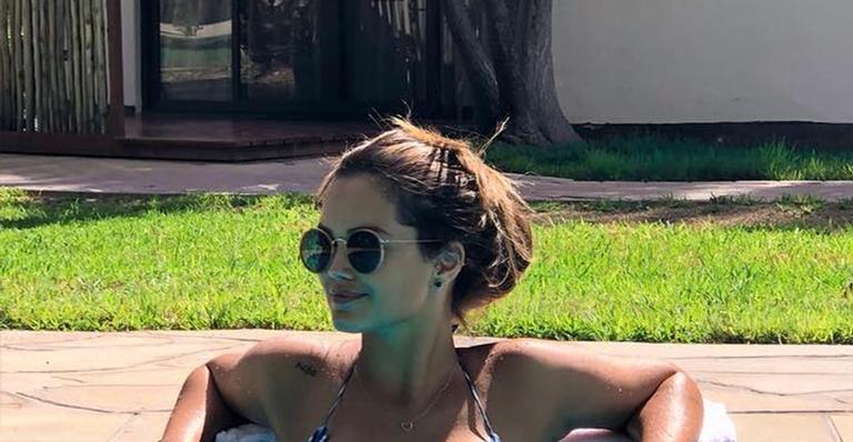 A cara da mãe, Suzanna Freitas surge com seios gigantes em foto e confunde fãs