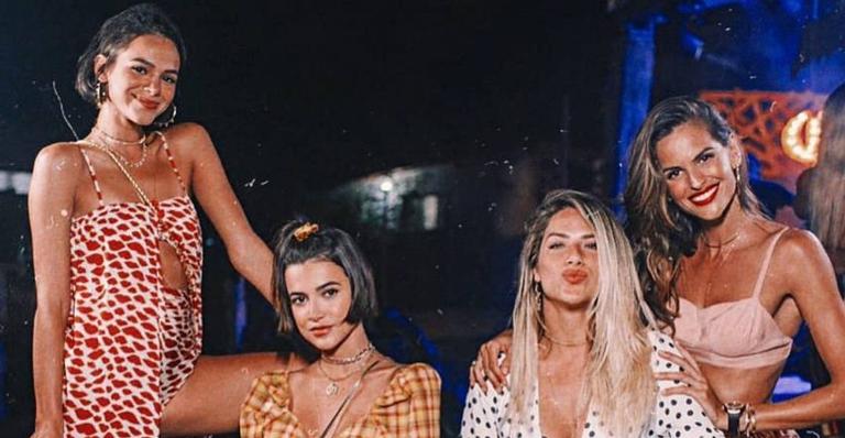 Gio Ewbank chama Bruna Marquezine de girafa e atriz reage