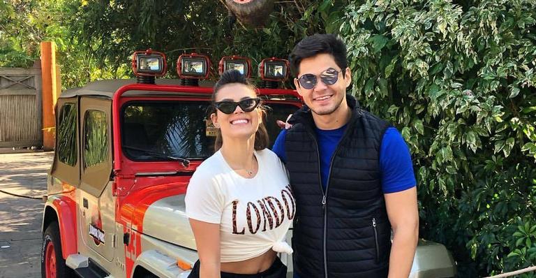 Lucas Veloso curte romance com Nathalia Melo em Orlando