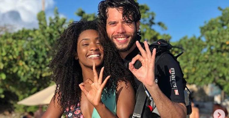 Erika Januza deixa medo do mar de lado e pratica mergulho em viagem: ”Vi coisas lindas”