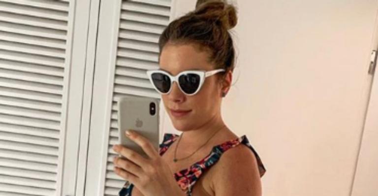 Fabiana Justus comemora 30 semanas de gestação e choca fãs com barrigão: ”Umbigo querendo sair”