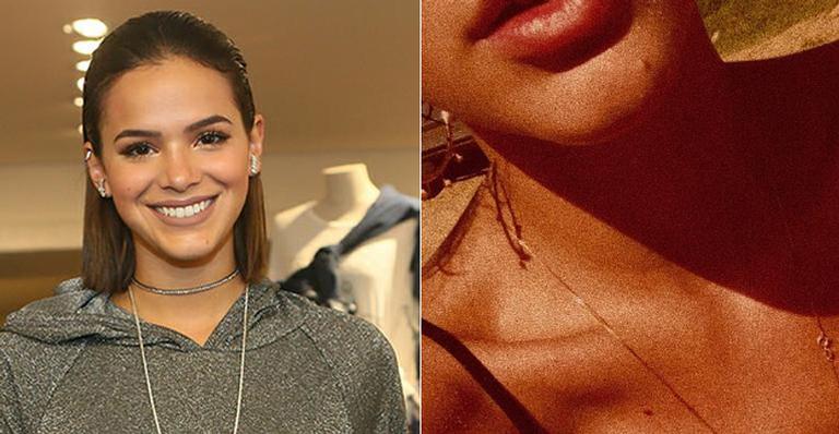 Bruna Marquezine exibe bronzeado avassalador e cinturinha finíssima em fotos de biquíni