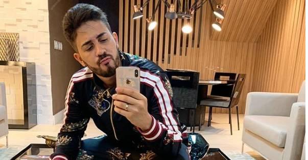 Carlinhos Maia é ovacionado em sua cidade natal e se emociona: “Sem ar”