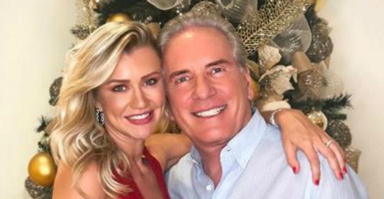 Esposa de Roberto Justus rouba a cena em clique de biquíni nas redes sociais