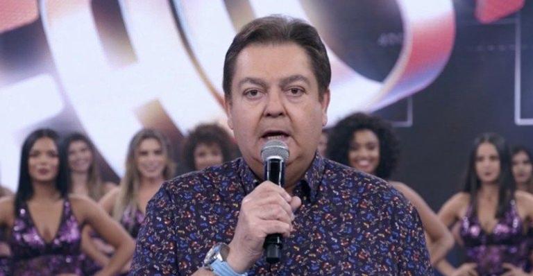 No ‘Domingão’, Faustão solta indireta para presidente: ”Imbecil que está lá”