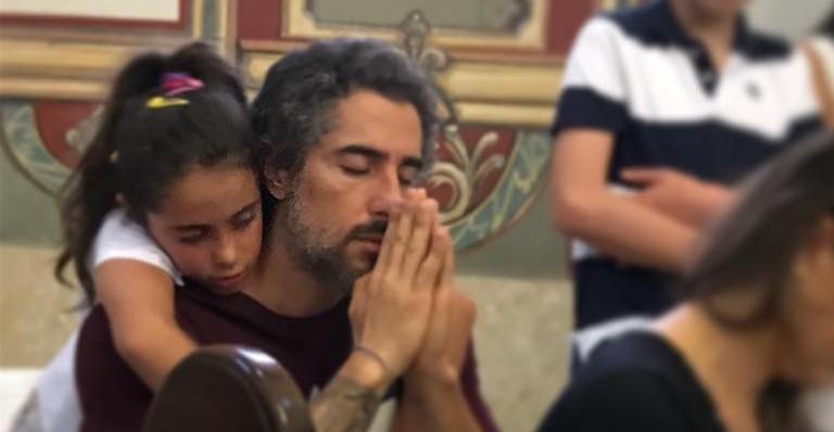 Marcos Mion destaca importância da religião na vida de seus filhos: “Molda o caráter”