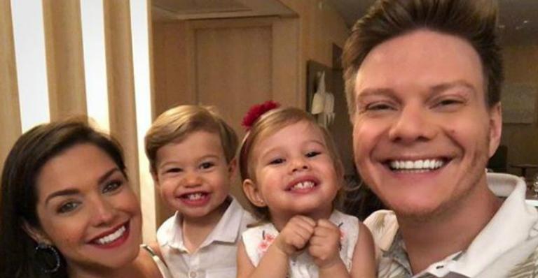 Thais Fersoza encanta fãs ao levar filhos para show do maridão, Michel Teló: ”Pensa na alegria deles”