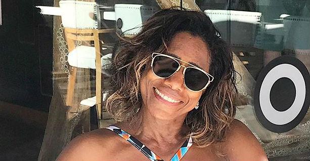 Glória Maria curte férias com a família na França e aproveita o frio: ‘Neve e amor’