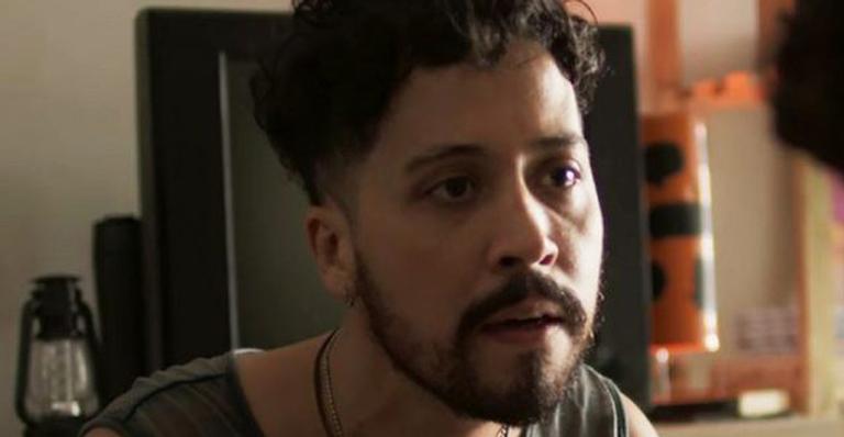 No ar em ‘Malhação’, Arlindo Lopes surge em fotos românticas com o namorado