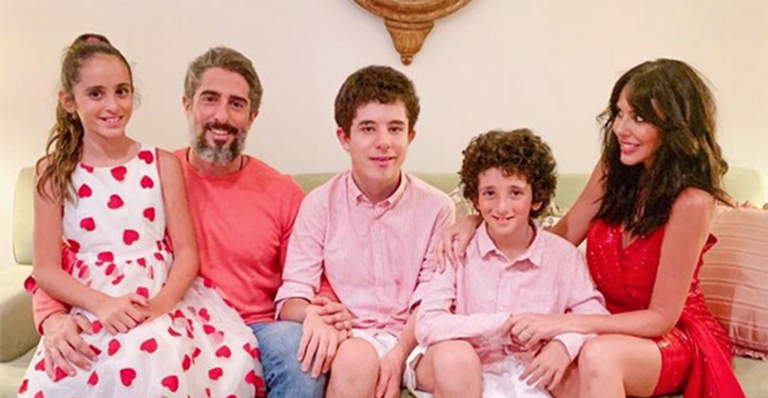 Mulher de Marcos Mion revela a reação do filho ao não ir para viagem com a família