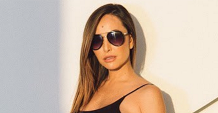 Sabrina Sato exibe corpão menos de dois meses após dar à luz
