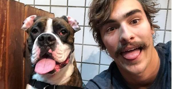 Bruno Montaleone tem tênis comido por cachorro e o repreende