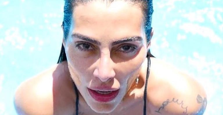 Cleo Pires surge em clique com biquíni mínimo e fãs vão à loucura