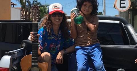 Thalita Carauta curte viagem de carro com o filho, Bento