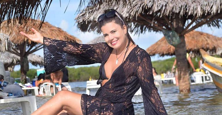 Mara Maravilha passa por cirurgia plástica para reduzir as bochechas