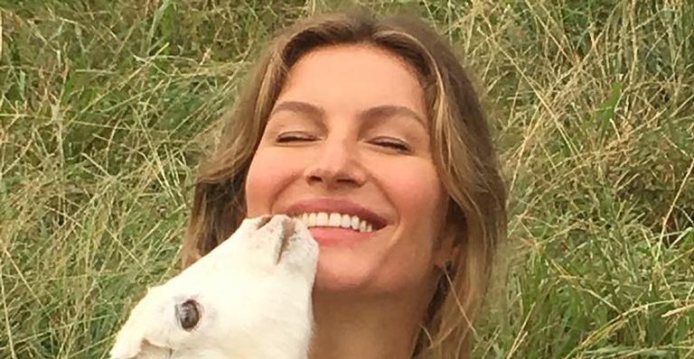 Em foto romântica, Gisele Bündchen se declara para o marido: “Muito feliz”