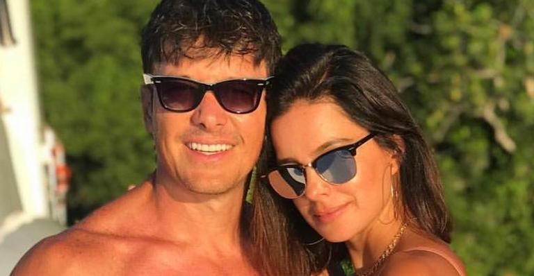 De férias, Rodrigo Faro posa de sunga e fãs vão ao delírio
