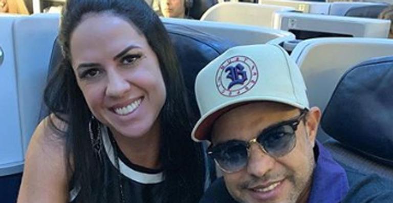 Graciele Lacerda embarca com Zezé di Camargo e não dispensa glamour