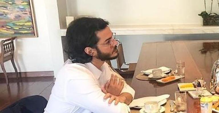 Túlio Gadêlha é criticado por famosos após propor diálogo em foto na câmara dos deputados
