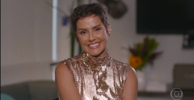 Deborah Secco surpreende com visual platinado!