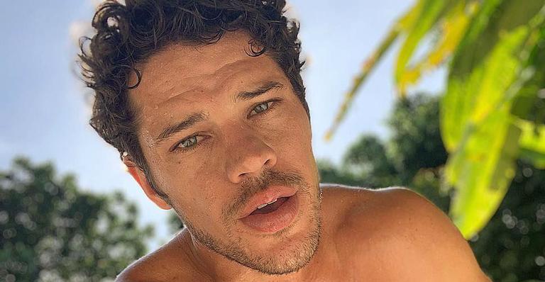 Vendedor atende José Loreto e Débora Nascimento juntinhos e conta tudo nas redes sociais