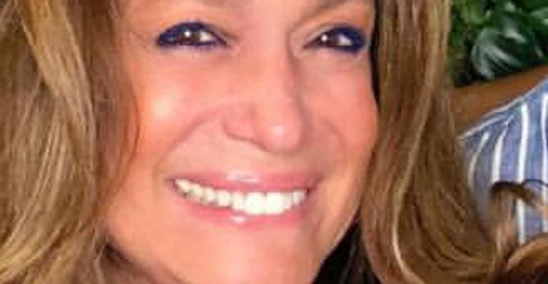 Susana Vieira renova visual, muda o corte dos cabelos e se derrete por resultado: ”Nunca vi igual”