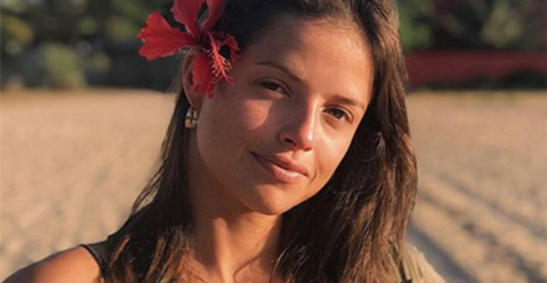 Agatha Moreira radicaliza no visual e surge com fios curtos: ”Irreconhecível”