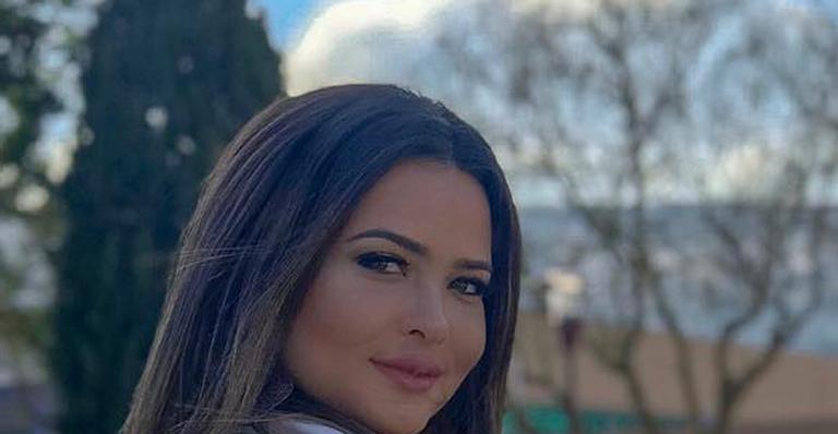 Geisy Arruda surge chiquérrima durante período na Europa e choca fãs
