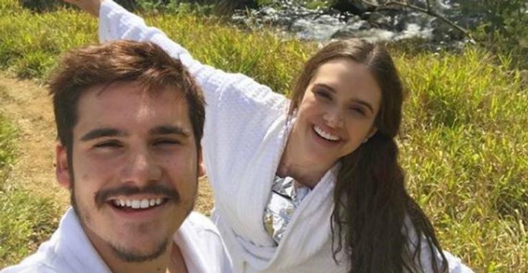 Nos bastidores de ‘O Tempo Não Para’, Juliana Paiva se declara para Nicolas Prattes