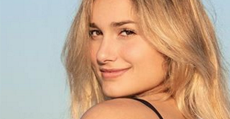 Sasha Meneghel Szafir faz nova tatuagem com desenho delicado no braço